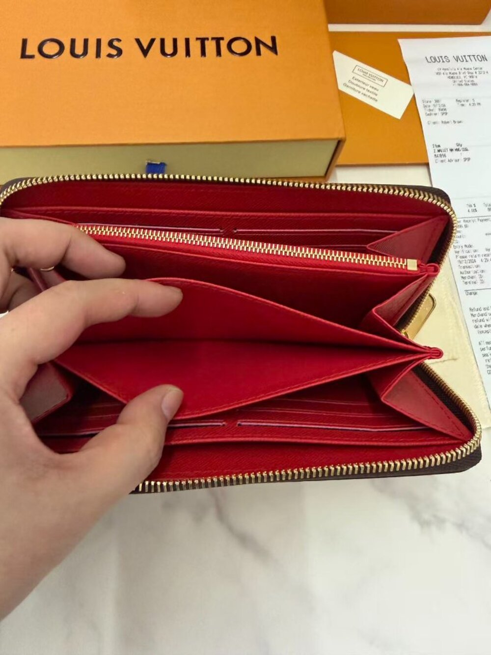 Louis Vuitton Zippy Wallet - Picture 11 of 16